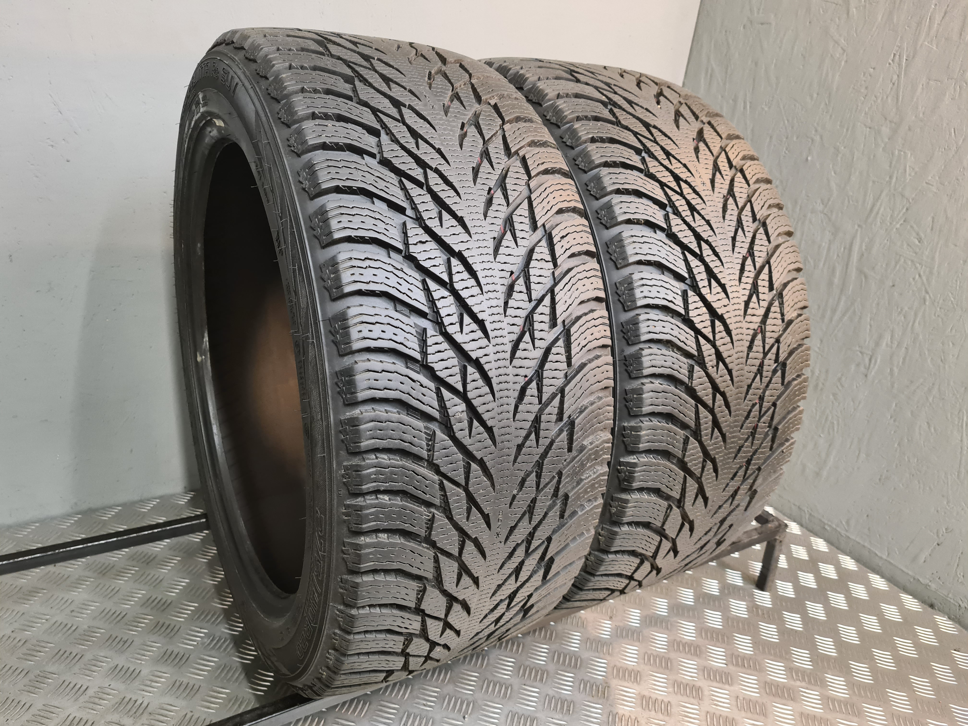 Nokian Tyres  Hakkapeliitta R3 SUV 275/40 R20